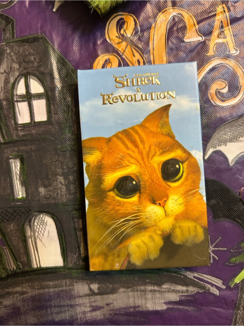 Revolution shrek puss in boots wanna cuddle makeup palette